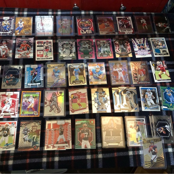 Assorted Sports Trading Cards Collection - Picture 7 of 16